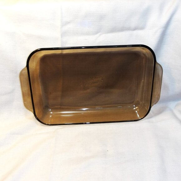 *** PYREX *** Corning Baking Dish  / 232-R / Amber in Colour - Picture 1 of 1